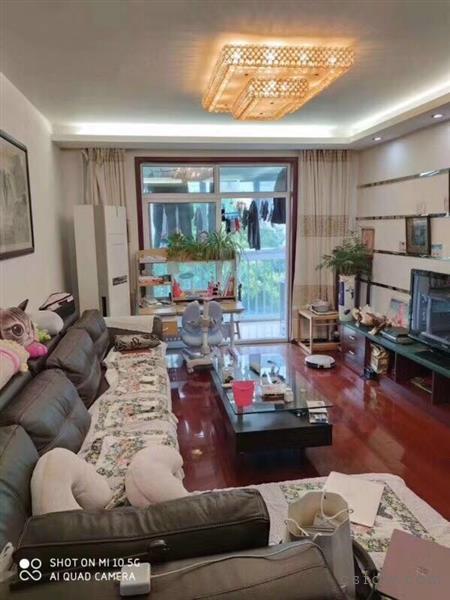 百盛花园精装3/2/2朝南好房210万