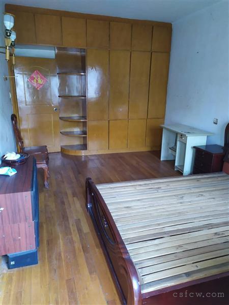 方塔街旁花园新村二楼58平方双阳台75万