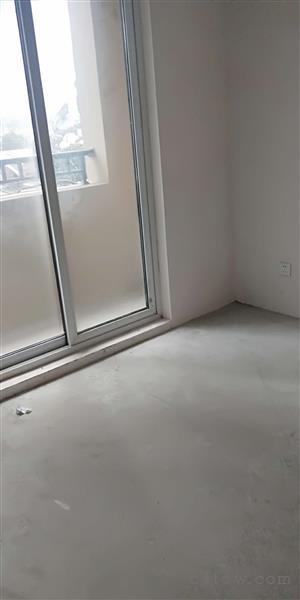 富佳名苑2房82平102万毛坯楼层好有名额满2年