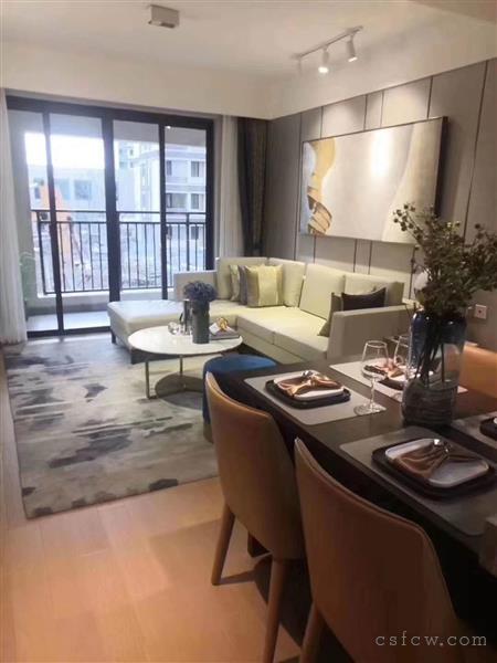 滨江新城中南铂郡花园89平精装3室2厅1卫拎包入住117万