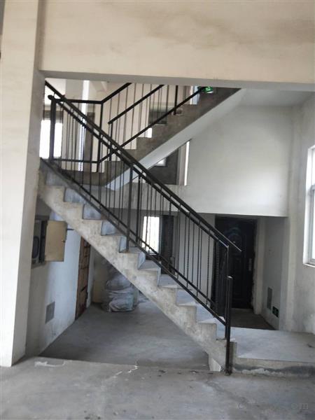 董浜水岸府邸联体别墅243平175万毛坯位置好