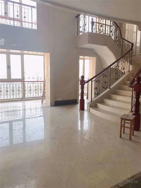 世茂三期豪装4/3/3朝南好房500万