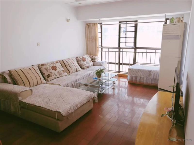 华府世家75平2房2厅1卫中间楼层设备齐全2300元有钥匙