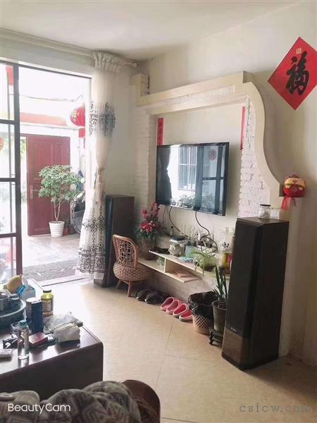 五星一区底楼带2个院子64平实际使用100平，阳光房做好162万