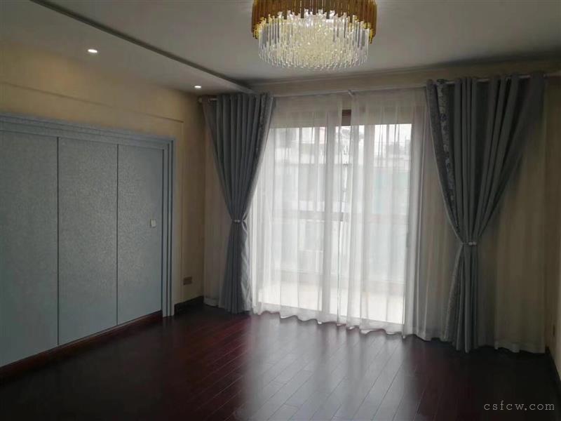 世茂一期叠加别墅240平，三四五叠加送超级大露台满两年精装