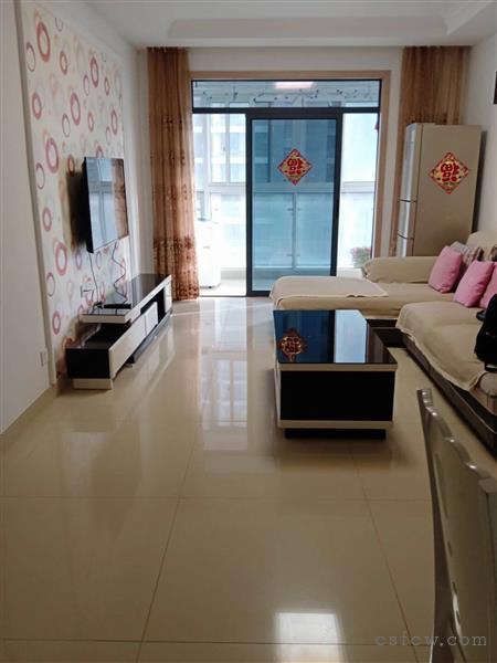 湖畔现代城93平中间楼层精装2房2厅1卫满2年有名额158万