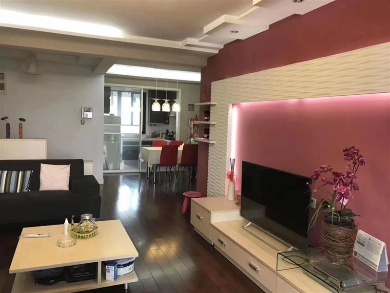 信一广场精装4/2/2朝南好房355万