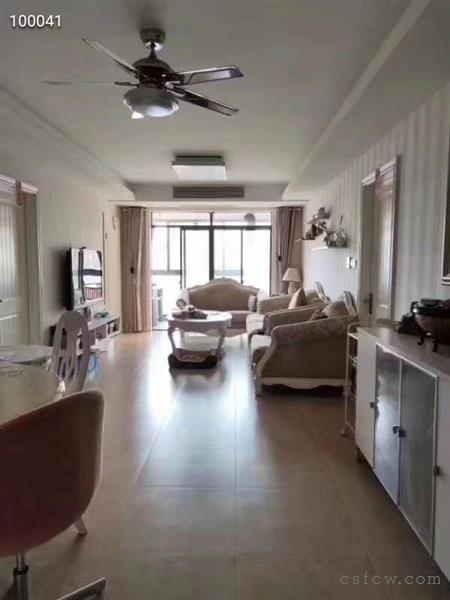 信一广场豪装3/2/2朝南好房310万