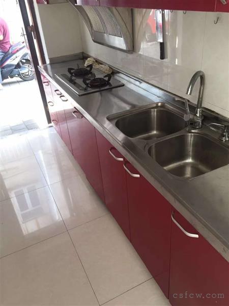 颜港北村一室一厅，月租1300元