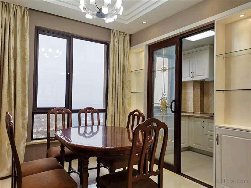 麦德龙旁金茂四季花园88平方全新精装178万