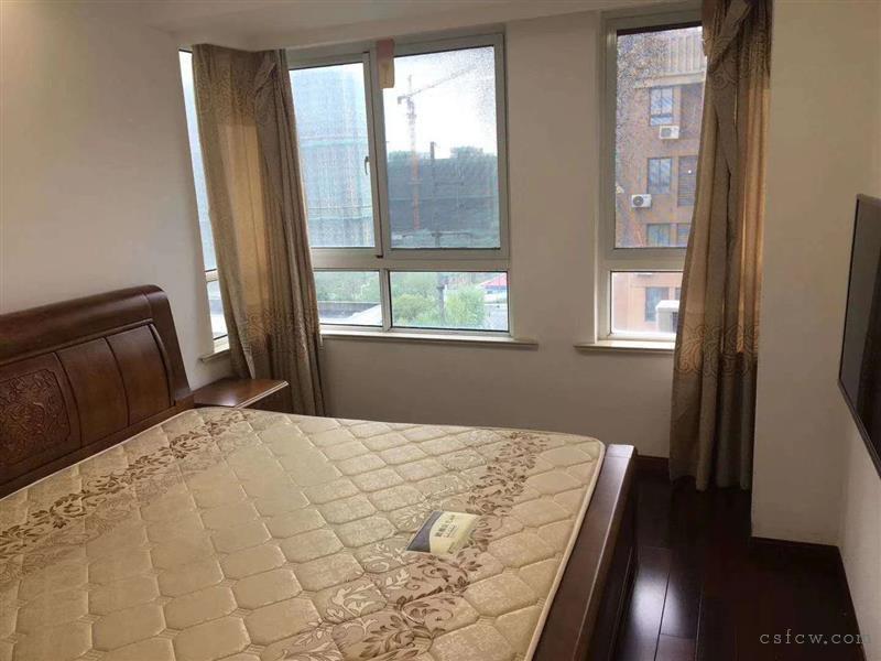 金润家园三室一厅出租