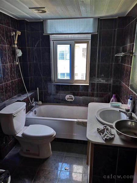 漕泾六区115平老装修三房两卫楼层好名额全238万