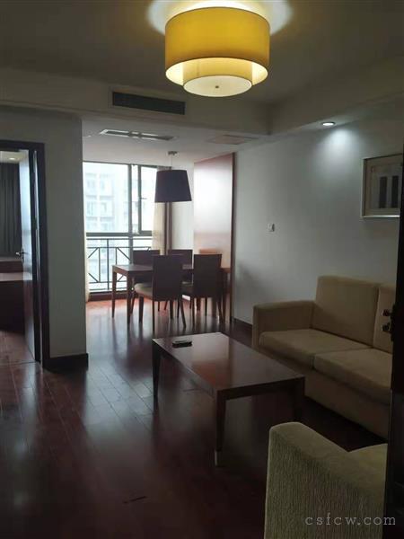 裕坤国贸3楼精装1房2厅1卫拎包入住2500元/月