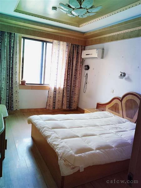 漕泾五区6楼三室一厅装修设全1700元