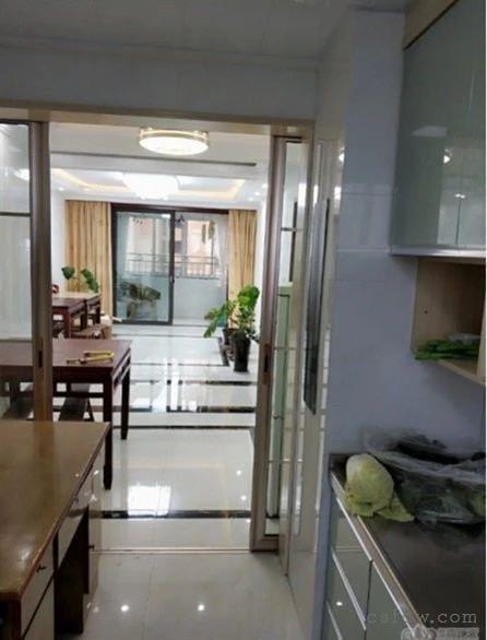 天和佳苑3房2厅2卫出租2500元一月