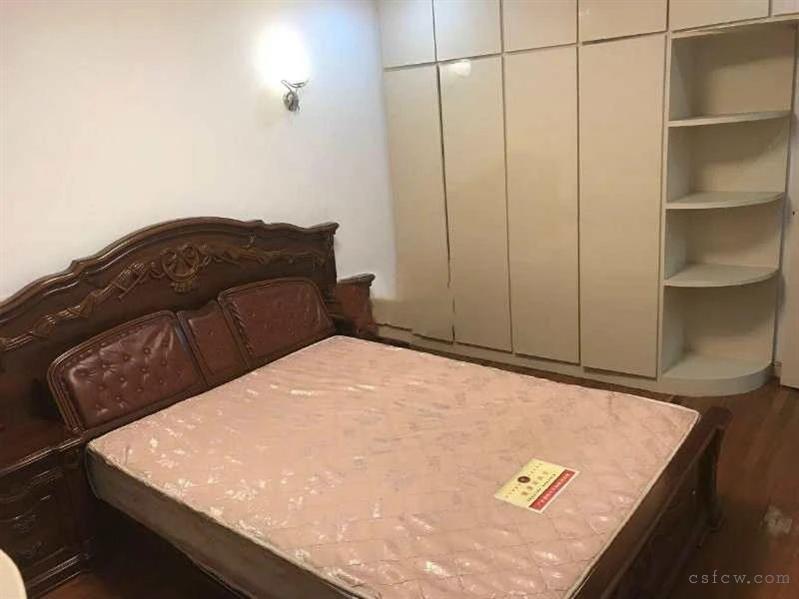 漕泾新村3室1厅1卫首租2100元