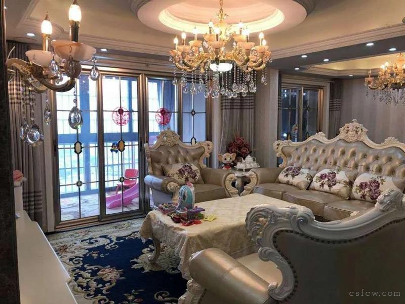 尚湖中央花园豪装4/2/2朝南好房240万