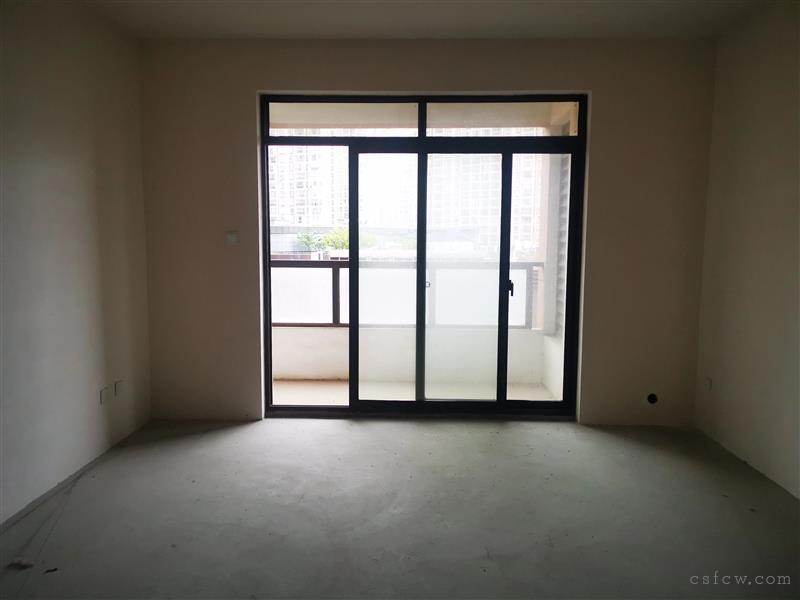 常客隆信一隆庭毛坯大三房地段佳楼层好260万