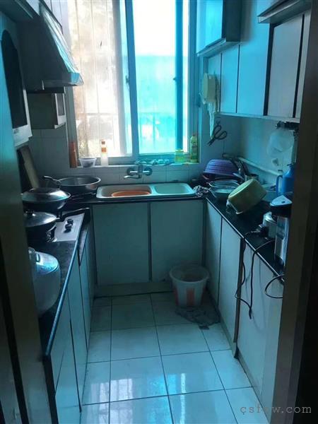 湖苑一区底楼带院子三房满两年可上学