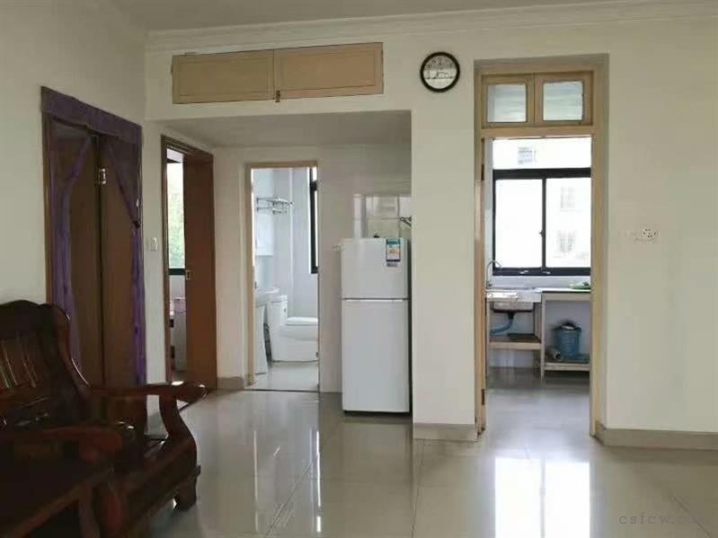 枫林路，底楼带院子，产证71平，满2年名额有，139万