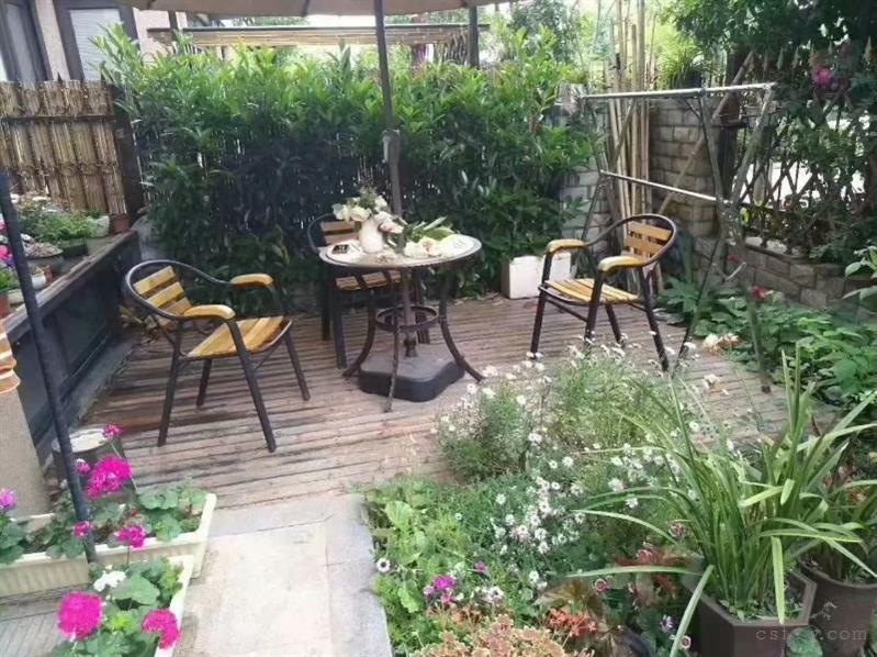 香溢璟庭，底楼带院子地下室产证88平米，精装，满二年，名额有，248万