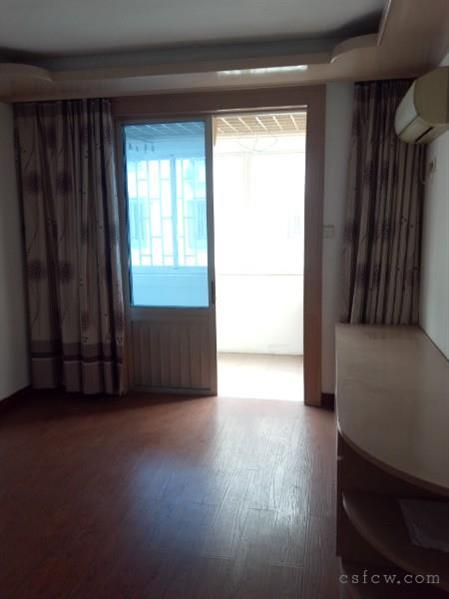 五星六区2楼68平方，装修新，满2年有名额，153万