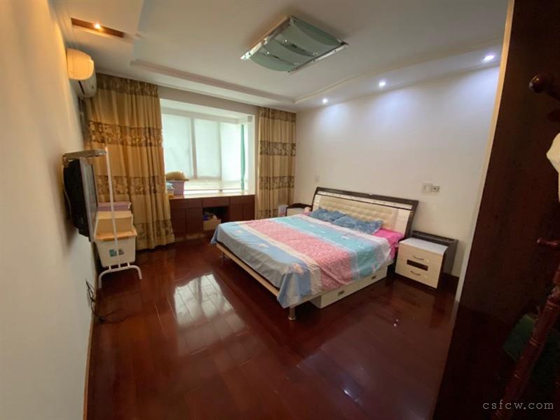 润欣花园精装3/2/2朝南好房250万