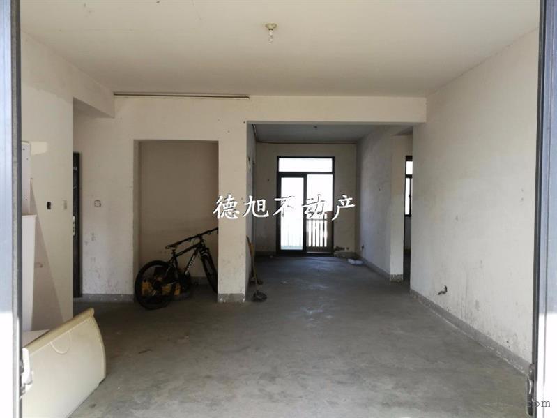 森兰公寓毛坯3/2/2朝南好房175万