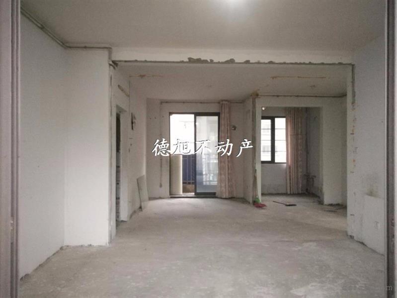 三一荣域毛坯3/2/2朝南好房180万