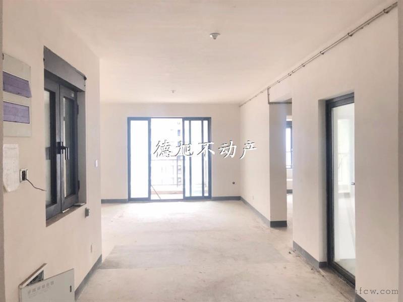 湖畔现代城毛坯3/2/2朝南好房180万