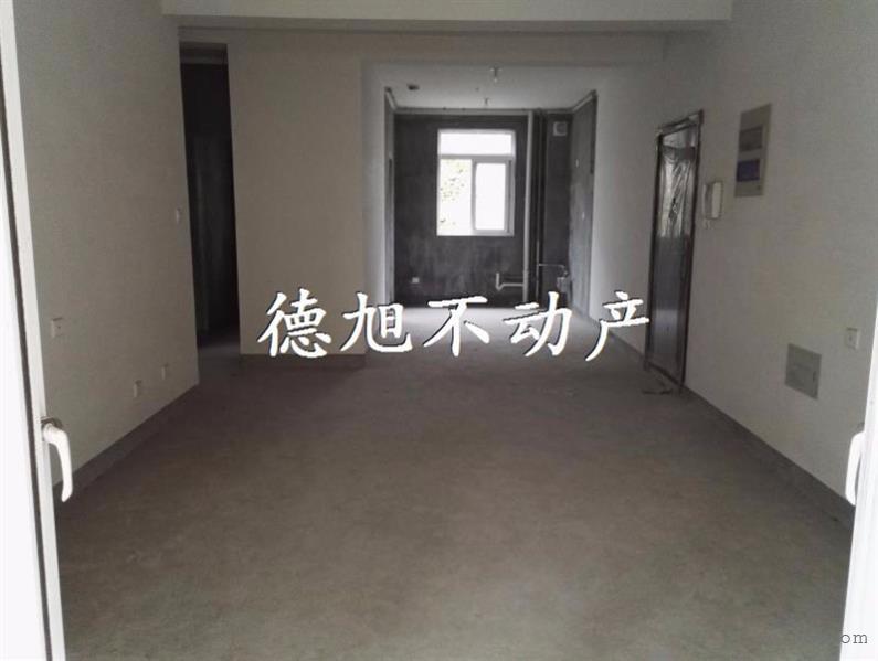 东湖京华毛坯3/2/2朝南好房180万