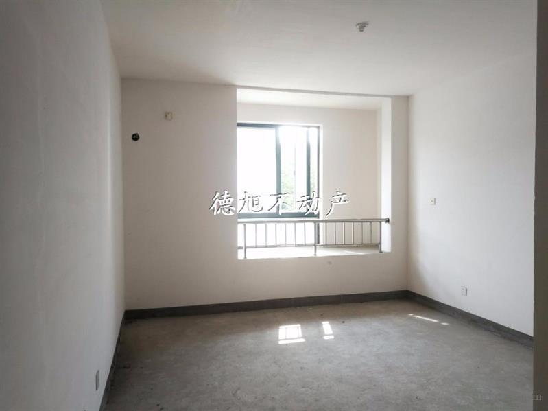 新世纪绿树湾毛坯3/2/2朝南好房190万