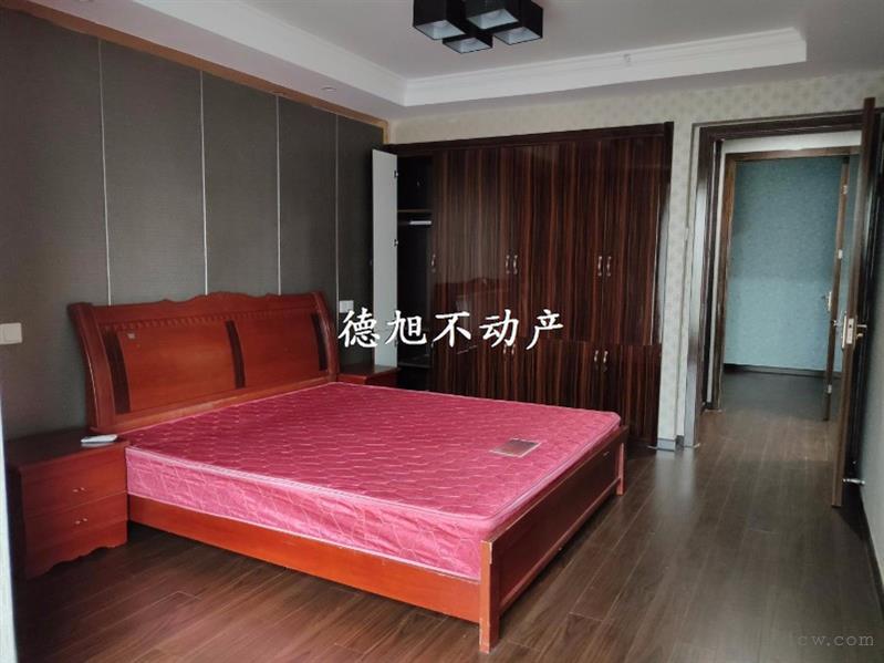 紫晶城精装3/2/2朝南好房2800元/月