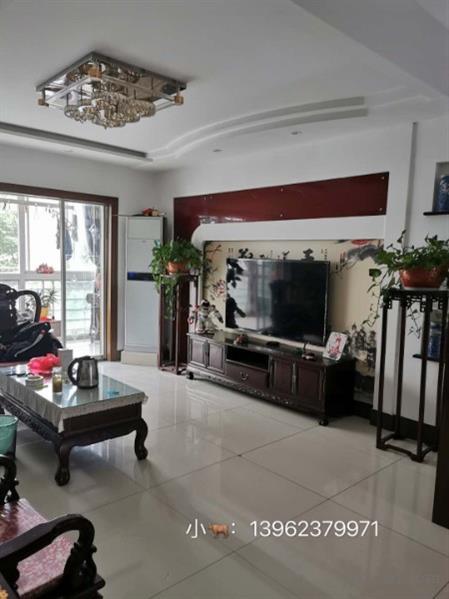 梅李银河苑131平方精装修中间楼层大三房带大汽车库房东诚心出售139万