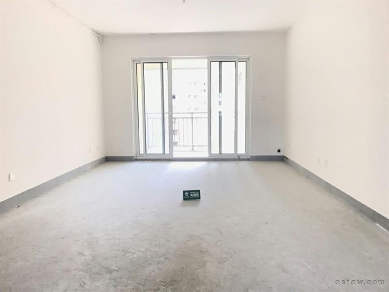 老街八期余庆坊全新毛坯满五唯一有名额置换急售