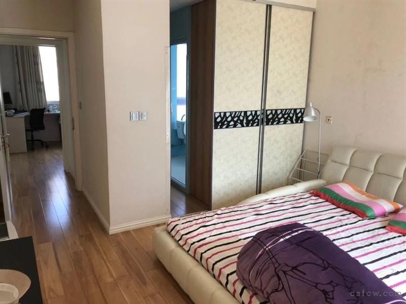 出租世茂三期3房2卫3600