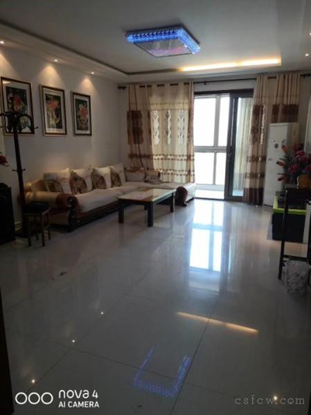 出租世茂3房3600/月