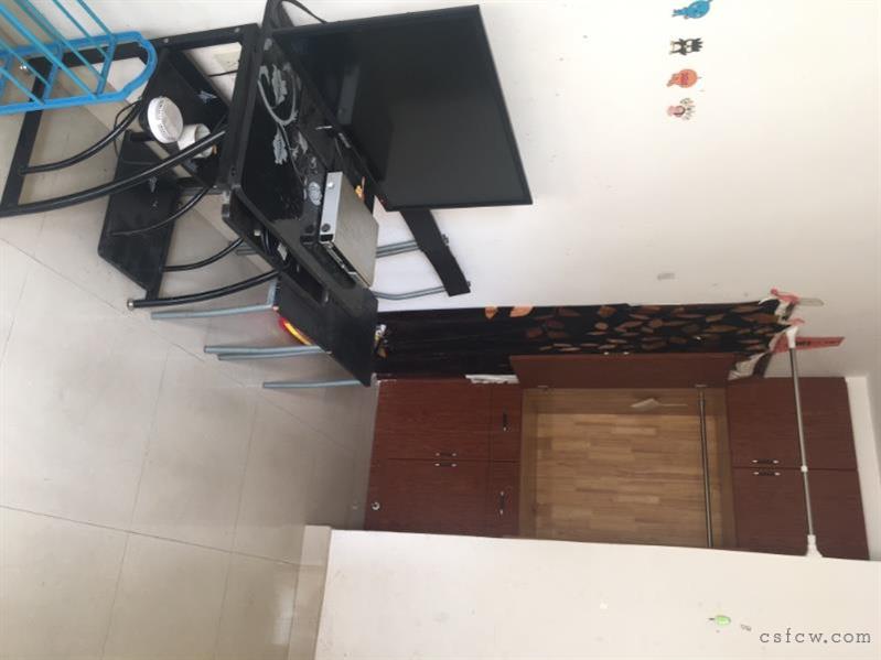 颜港6区1楼一室一厨一卫1300元