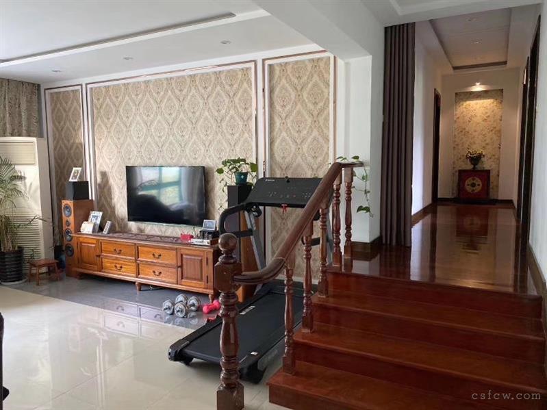 锦绣苑错层3楼四房二厅三卫