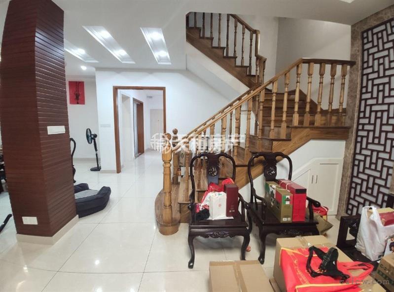 急售！降价30万！稀缺【名绅豪园】豪装别墅，超大花园，位置好仅388万出售！