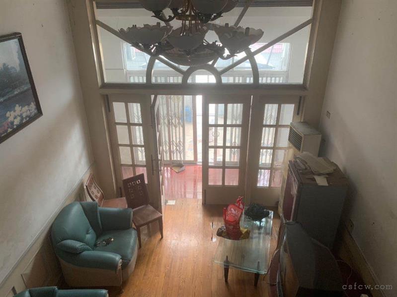 湖苑二区92平三开间朝南跳高客厅黄金地段前后开门满两年符合666政策