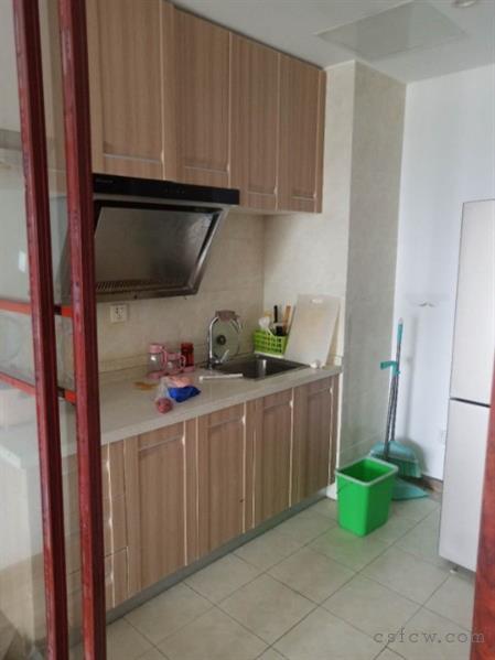 薇尼诗精装1/1/1朝南好房1800元/月