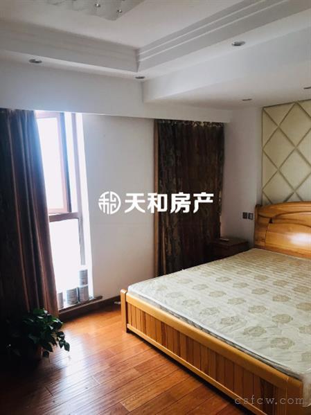 招商城中盈国际广场精装2/2/2好房2800元/月包物业