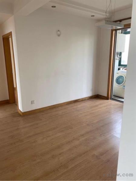 世茂一期简装2/2/2朝南好房210万