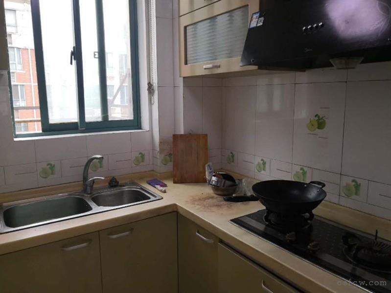 枫林苑精装2/1/1朝南好房2300元/月