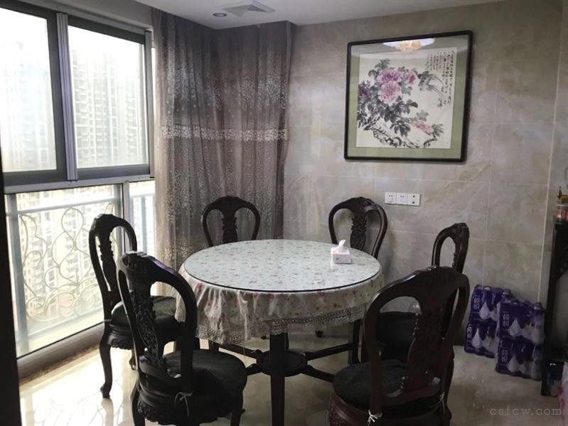 中南世纪城精装4/2/2朝南好房368万