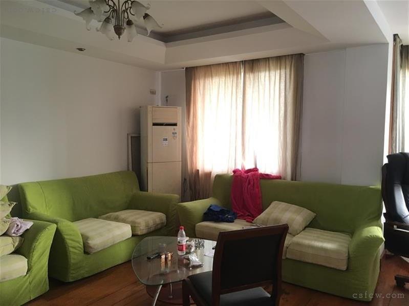 琴枫苑100平，实用136平。精装修，195万