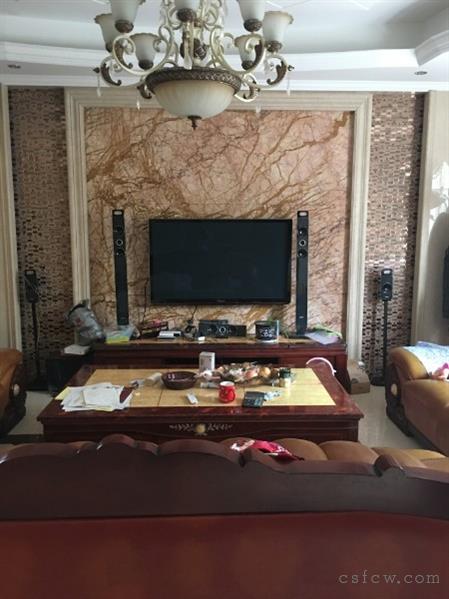 阳光花园别墅325平，超大院子，豪华装修，688万