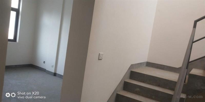 尚湖山庄联体边套，360平，750万，毛坯，满2年，大花园