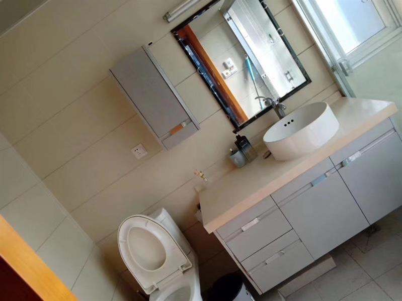 尚湖中央花园精装4/2/2朝南好房4500元/月